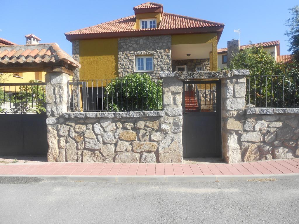 En Casa De Carlos Ortigosa del Monte Exterior photo